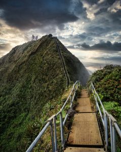 Lee más sobre el artículo Las escaleras que van al cielo están en Hawaii